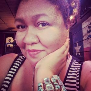 Meet your Posher, Roxanna